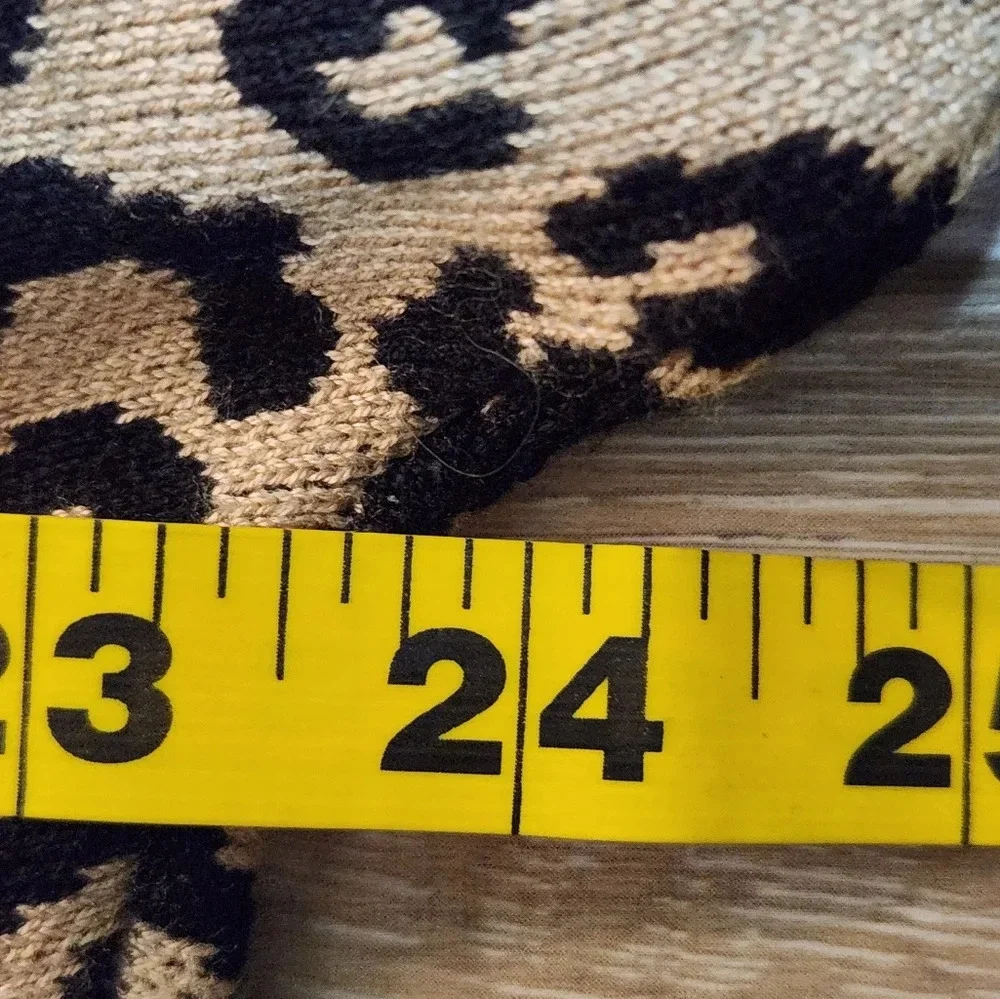 Cable & Gauge leopard print dolman sleeve sweater top - Picture 6 of 9